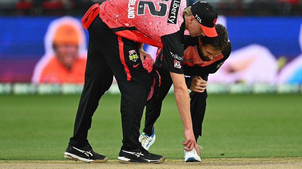 Melbourne Renegades Vs Perth Scorchers players witness rare incident of match abandoned for bad pitch condition in Big Bash League
